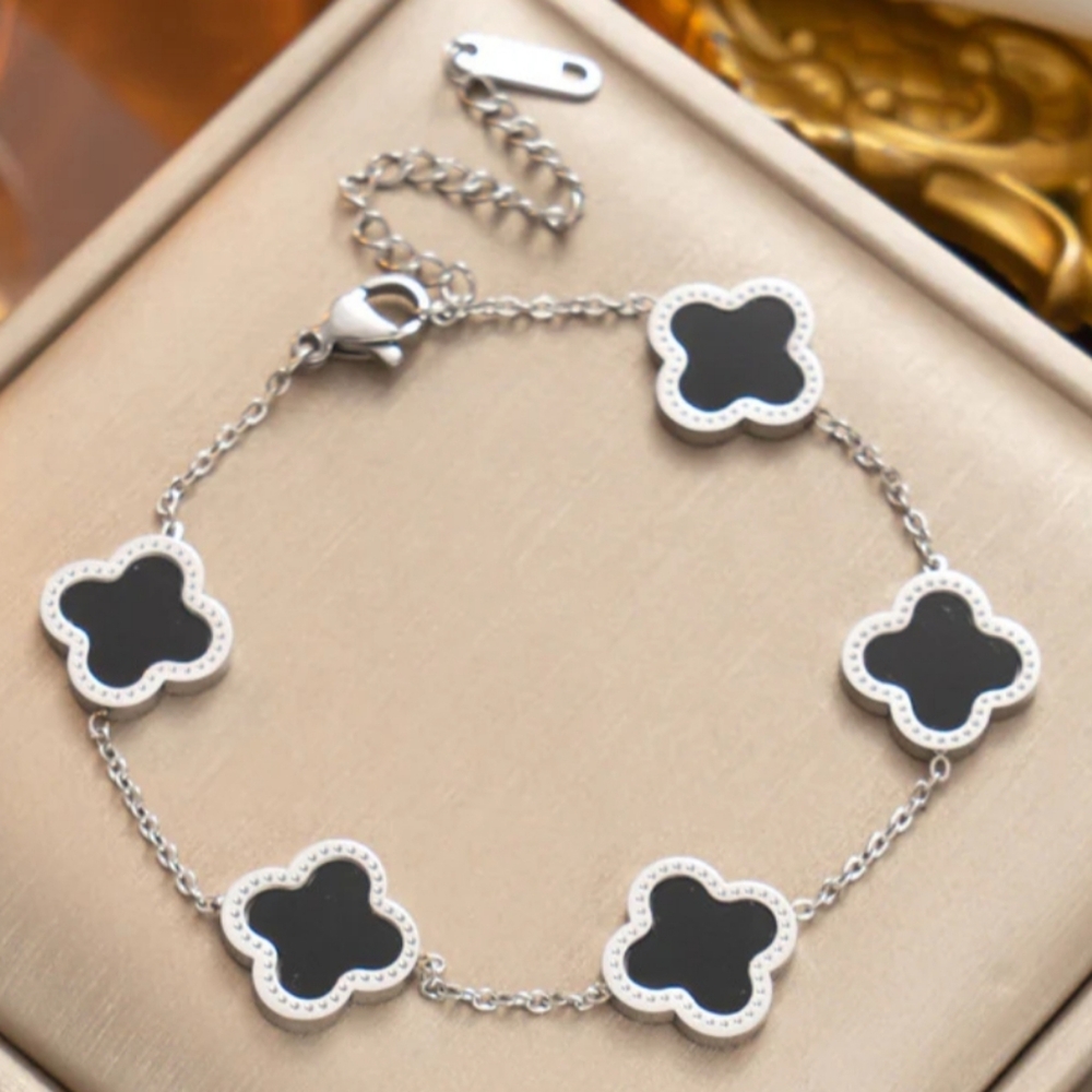 18K‎ Gold Plated Clover Charm Bracelet NEW